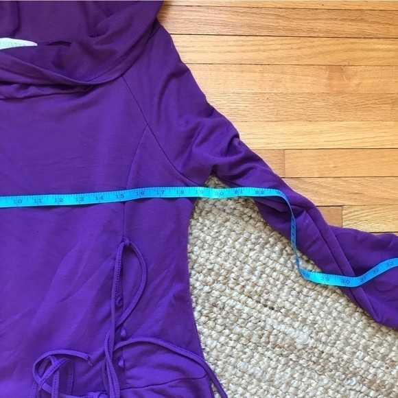 SERINITA plum coloured purple cloak cape style dress with corset closures. XXL - Picture 9 of 12